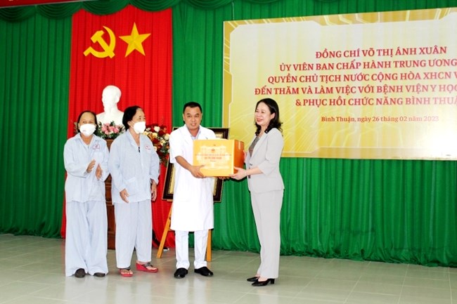 Quyền Chủ tịch nước thăm và chúc mừng thầy thuốc ở Bình Thuận (26/2/2023)
       